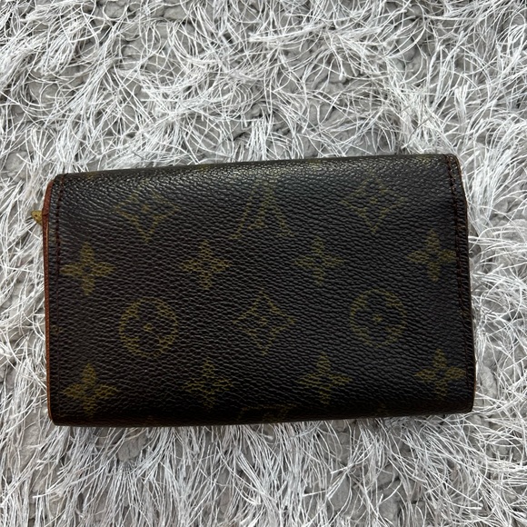 LOUIS VUITTON MONOGRAM WALLET - Picture 2 of 13